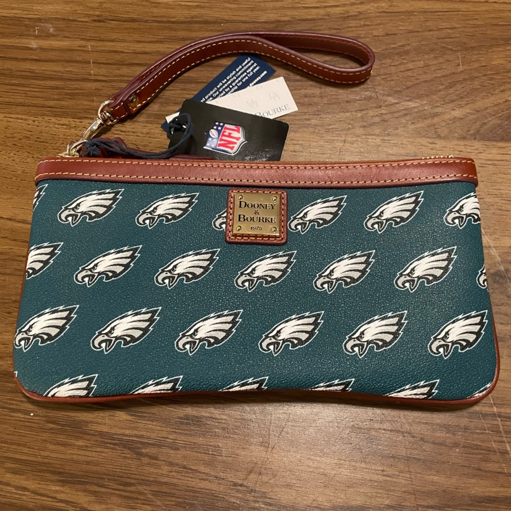 Dooney & Bourke Philadelphia Eagles clutch/wristlet
